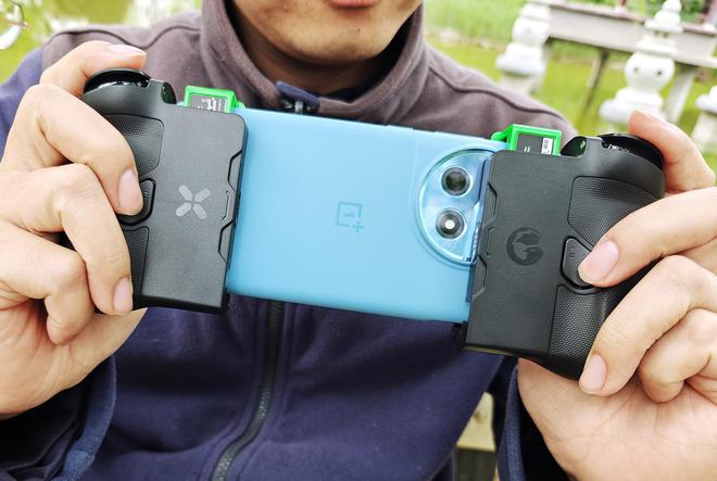 游戏手机整套配件-游戏手机配件大揭秘:手柄与耳机如何提升游戏体验?(图5) 游戏手机整套配件_配件游戏软件_游戏手机配件有哪些