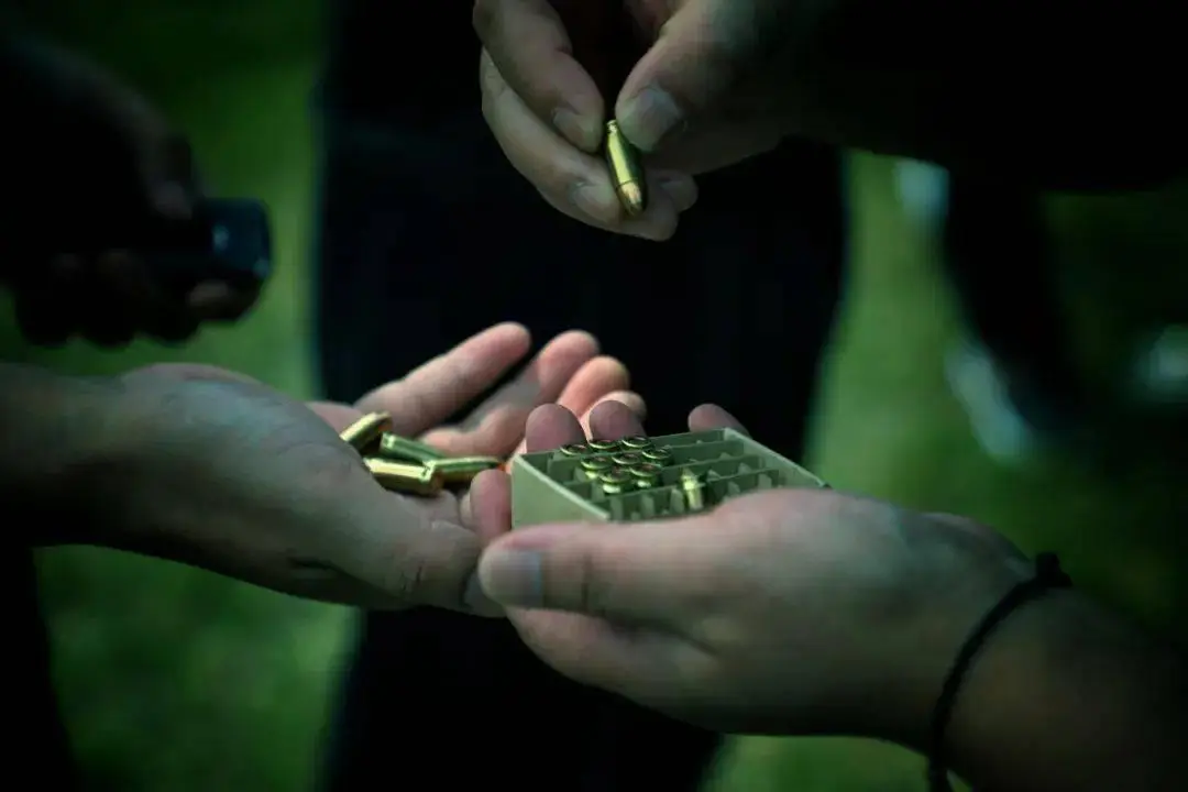 游戏让子弹飞手机游戏-体验射击快感与策略乐趣,手机游戏让子弹飞一会深度解析(图4) 子弹飞向屏幕_子弹飞了_游戏让子弹飞手机游戏