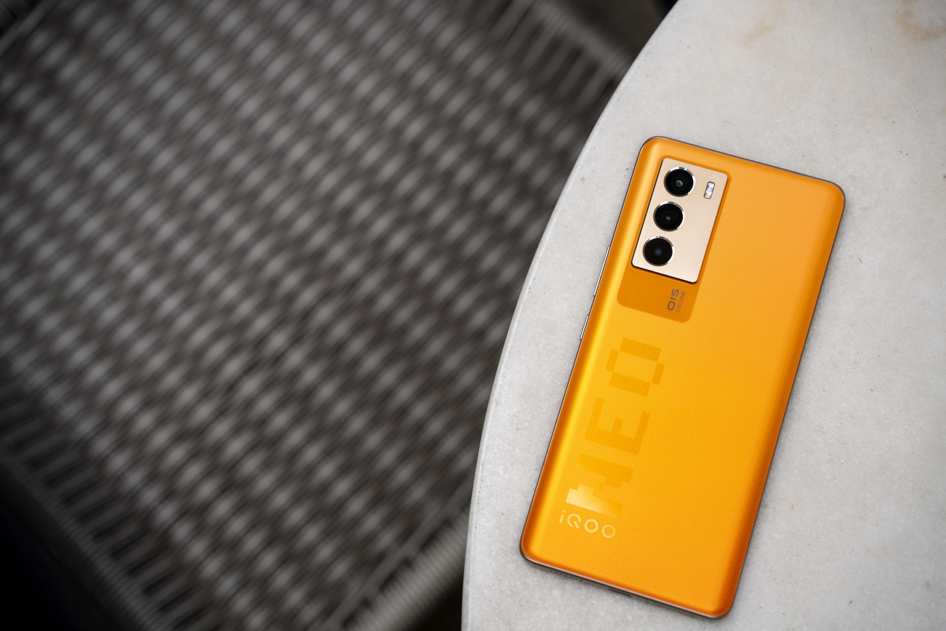 玩游戏什么手机适合-游戏爱好者的手机选择:屏幕与处理器性能是关键(图2) 适合玩手机游戏有哪些_玩游戏什么手机适合_适合玩手机游戏的手柄