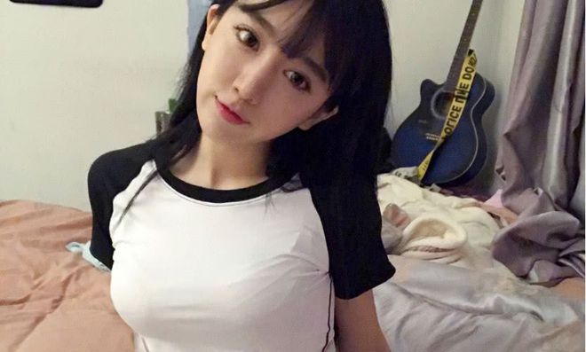 看主播玩游戏_主播打游戏手机_主播看手机游戏视频怎么办