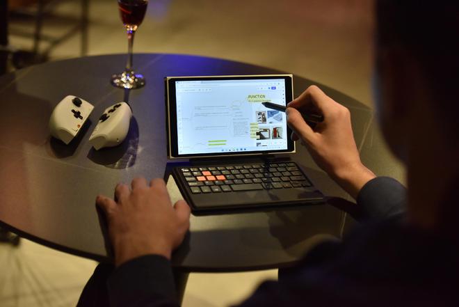 新手机满电玩游戏能玩多久-资深游戏爱好者亲测新手机续航能力,畅玩游戏能坚持多久?(图1) 手机满电能玩多久游戏_新手机满电玩游戏能玩多久_满电玩游戏能玩多久