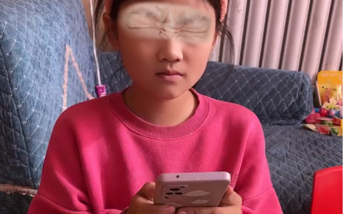 用手机和小孩玩游戏的好处_小孩子玩手机游戏的坏处_小孩适当玩手机游戏的好处