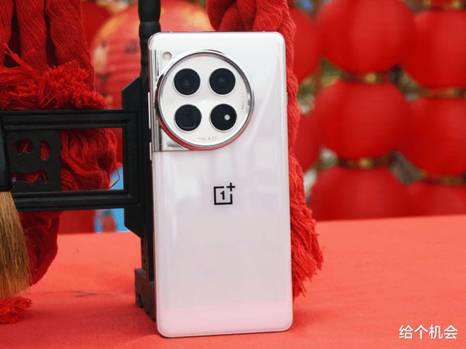 现有的游戏手机推荐配置-游戏手机配置大揭秘:处理器、内存、屏幕、散热等全面解析(图2) 手机配置好玩什么游戏_配置高的手机游戏_现有的游戏手机推荐配置