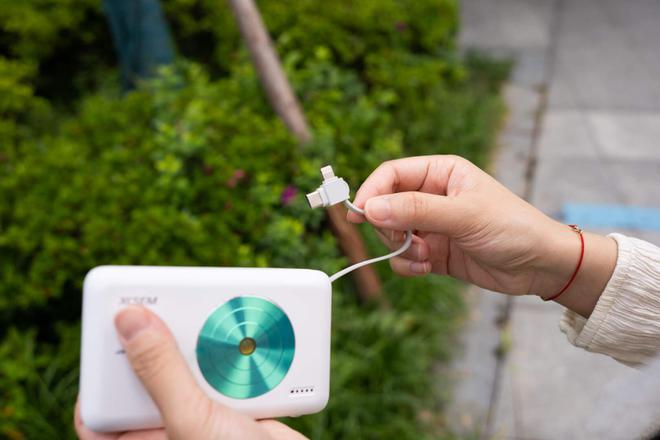 游戏时手机怎么充电好-游戏党必看!手机电量告急怎么办?教你几招让手机持久续航(图4) 手机充电玩游戏_为啥手机充电玩游戏会乱动_游戏时手机怎么充电好