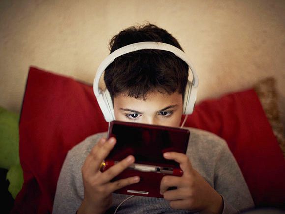 为什么爱玩手机游戏-手机游戏:情绪调节器,让你欲罢不能的娱乐方式(图4) 为什么爱玩手机游戏_爱玩手机游戏的孩子_爱玩手机游戏的男人