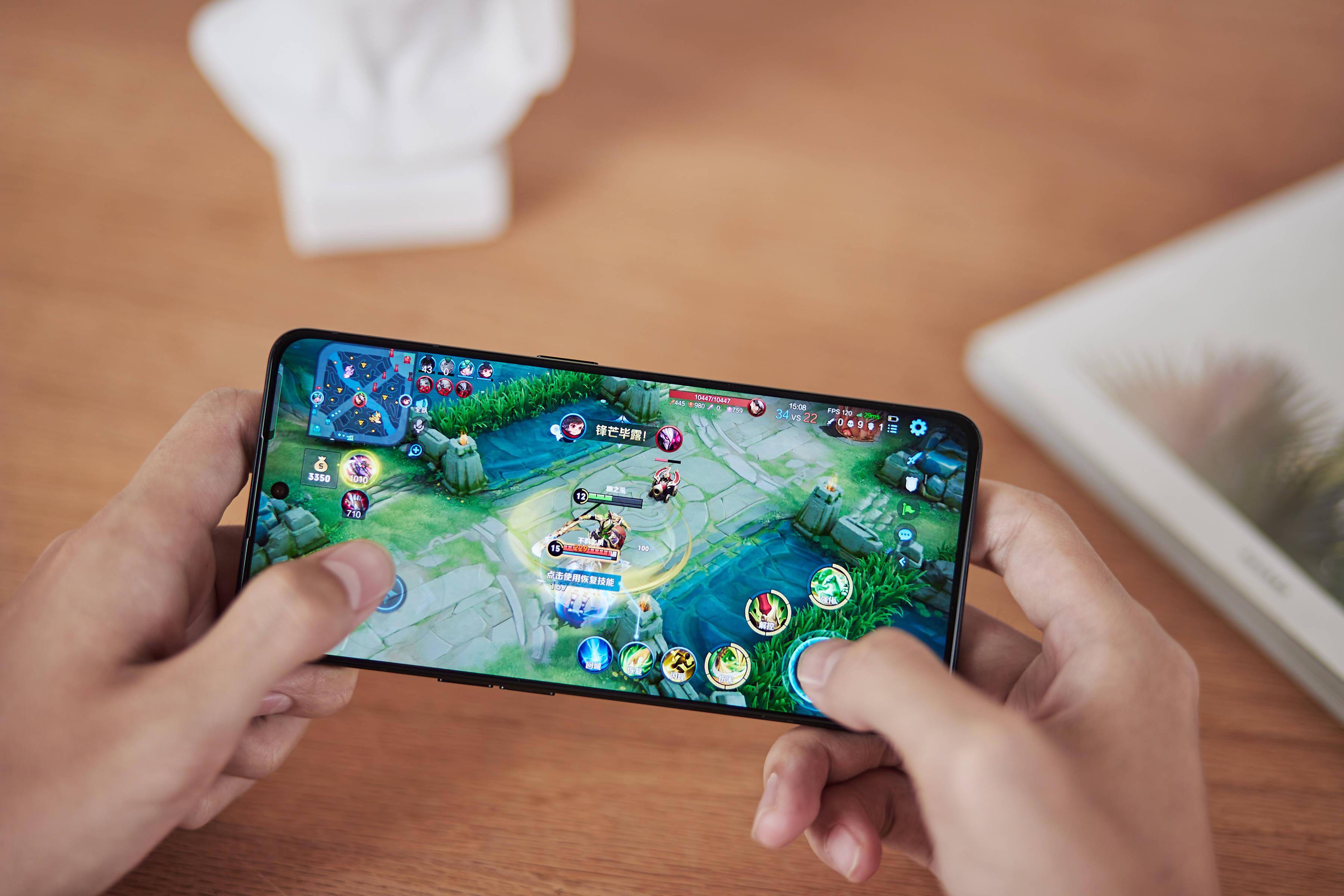 西瓜解说手机游戏-西瓜带你畅玩王者荣耀跳一跳等超有趣手机游戏(图1) 解说西瓜手机游戏大全_西瓜解说手机游戏_游戏解说西瓜视频