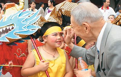 端午节吃的食物有哪些_端午节吃什么_端午节吃粽子寓意什么