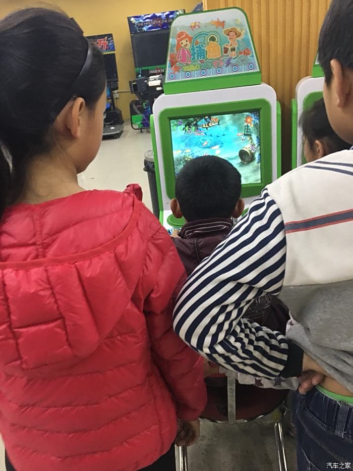 周末玩手机游戏_周末玩手机的利与弊_周末玩手机游戏的说说