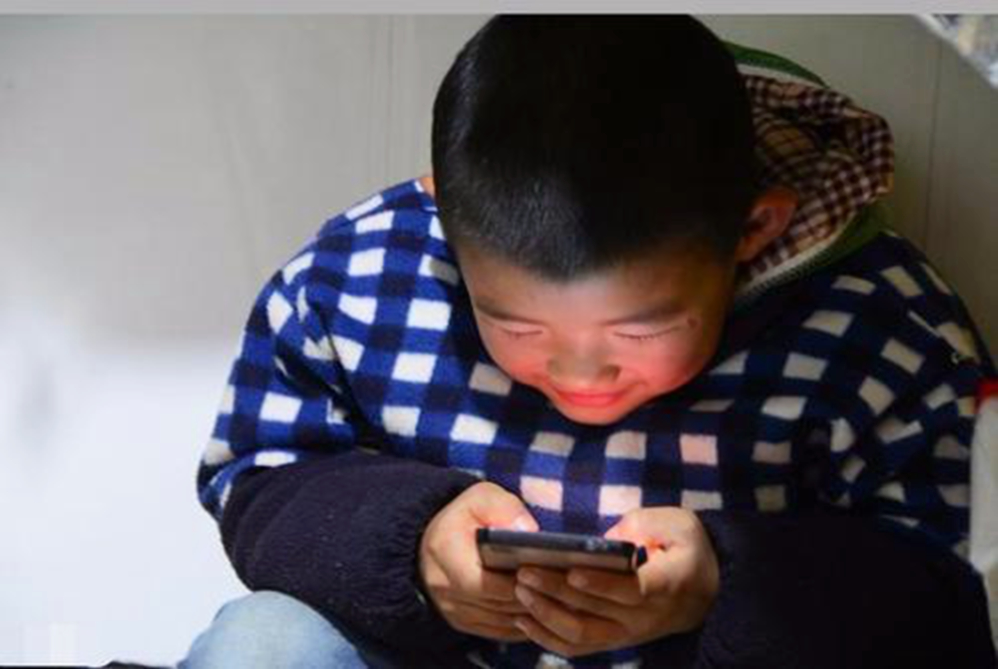 孩子玩游戏买装备_孩子买游戏装备_小孩用手机买游戏装备好吗