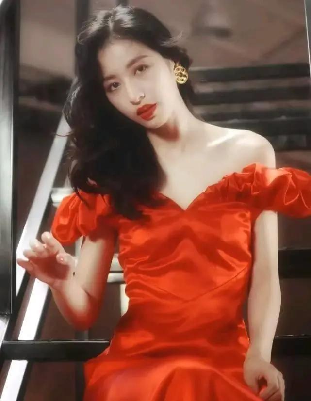 美柳千奈美:诗意柔情的美丽化身,令人无法抗拒的魅力存在(图2) 美柳千奈美_美柳千奈美_美柳千奈美