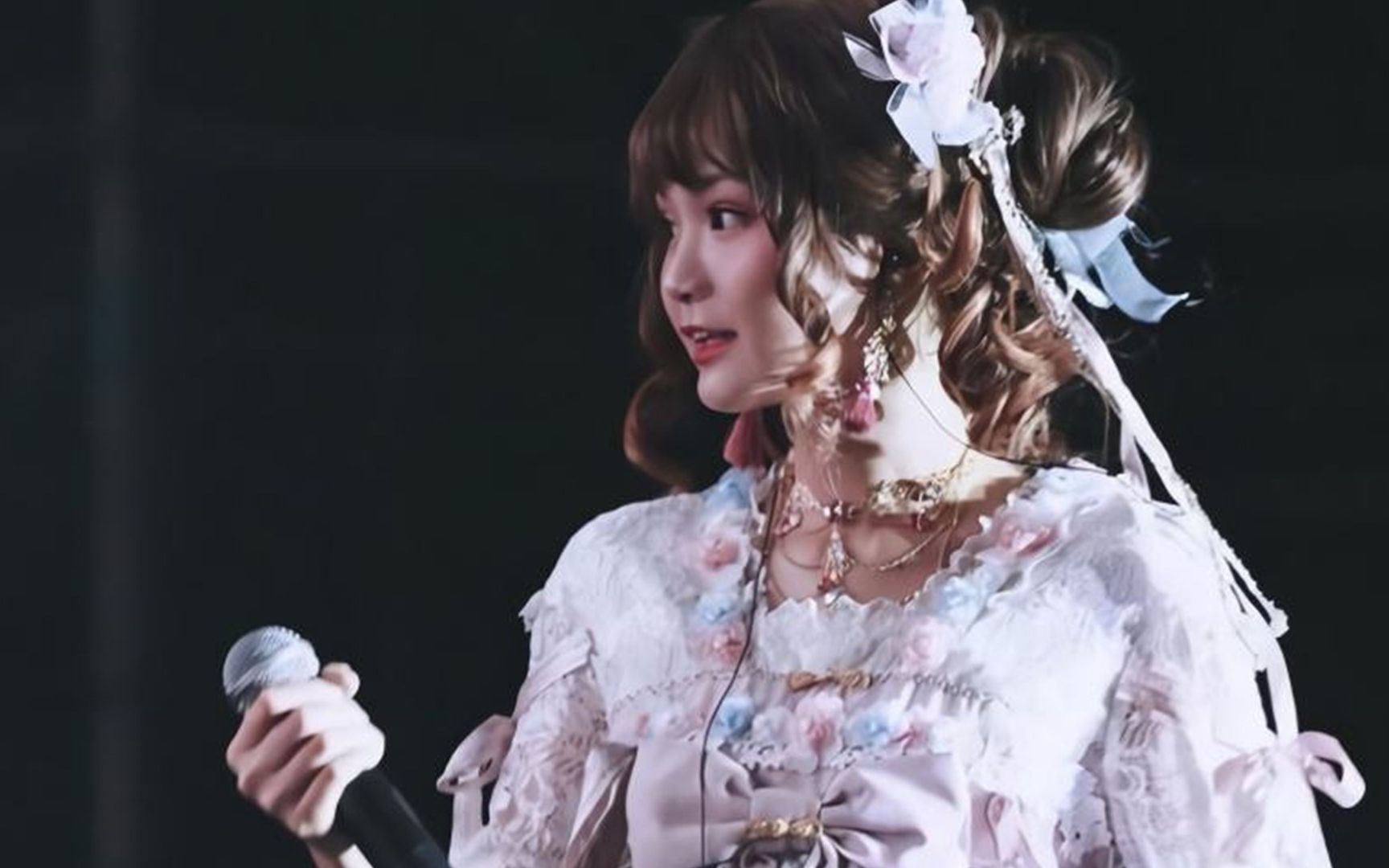 我的一个道姑朋友旧版双笙-遇见道姑朋友双笙,在古老小镇感受纯净歌声与诗意人生(图3) 我的一个道姑朋友旧版双笙_道姑朋友原曲_道姑朋友的歌词