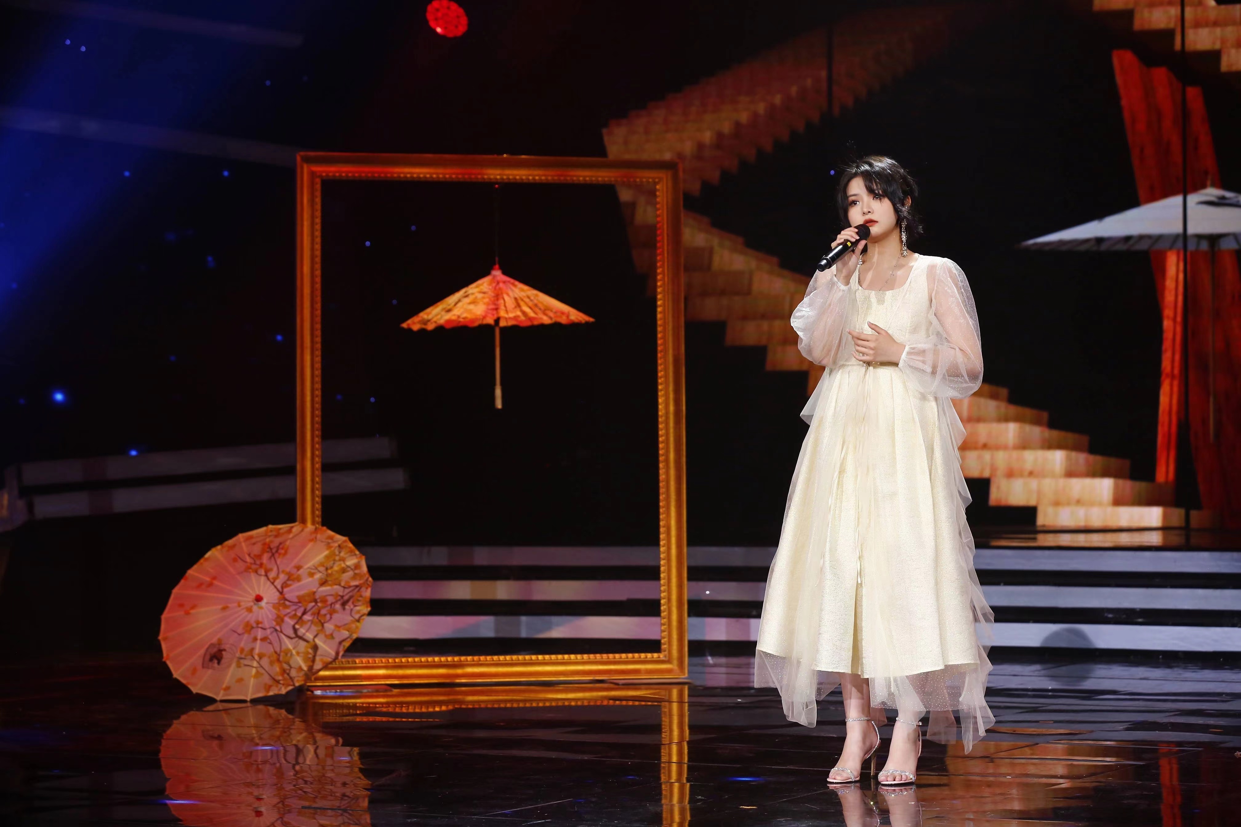 我的一个道姑朋友旧版双笙-遇见道姑朋友双笙,在古老小镇感受纯净歌声与诗意人生(图4) 道姑朋友的歌词_我的一个道姑朋友旧版双笙_道姑朋友原曲