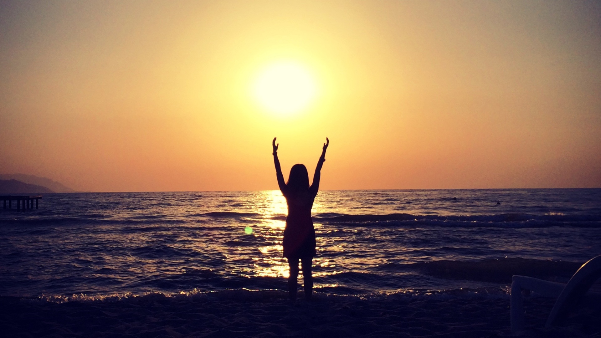 双手张开手机壁纸游戏人物_张开双臂头像_张开双臂壁纸