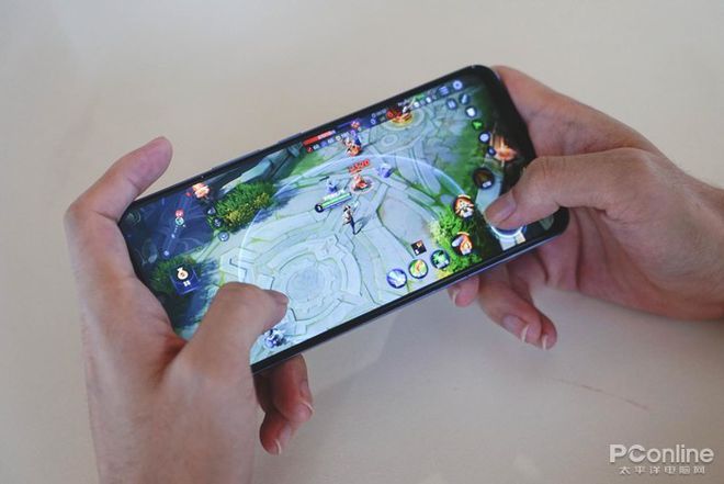 游戏手机有按压功能嘛-游戏手机按压功能:让你爱不释手的神奇体验(图1) 手指按压手机屏幕游戏_按压屏幕游戏_游戏手机有按压功能嘛