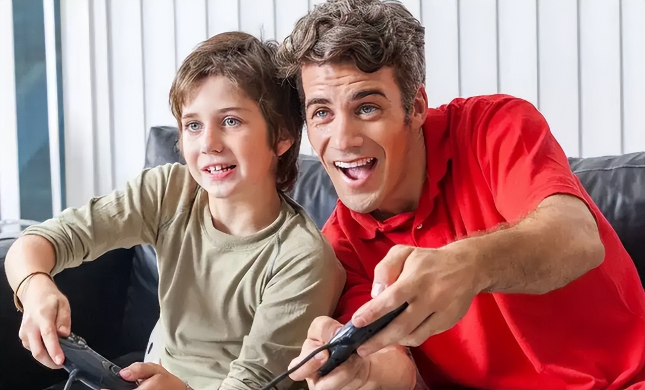 用智能手机帮他打游戏好吗-智能手机帮孩子打游戏:是助力还是伤害?(图1) 用智能手机帮他打游戏好吗_能打游戏的智能助手_帮智能打手机好游戏用什么手柄