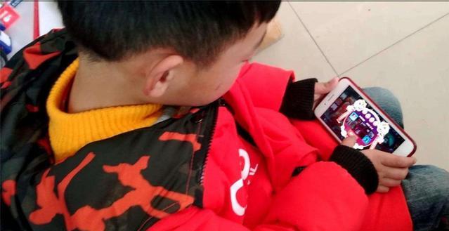 用智能手机帮他打游戏好吗-智能手机帮孩子打游戏:是助力还是伤害?(图2) 能打游戏的智能助手_用智能手机帮他打游戏好吗_帮智能打手机好游戏用什么手柄