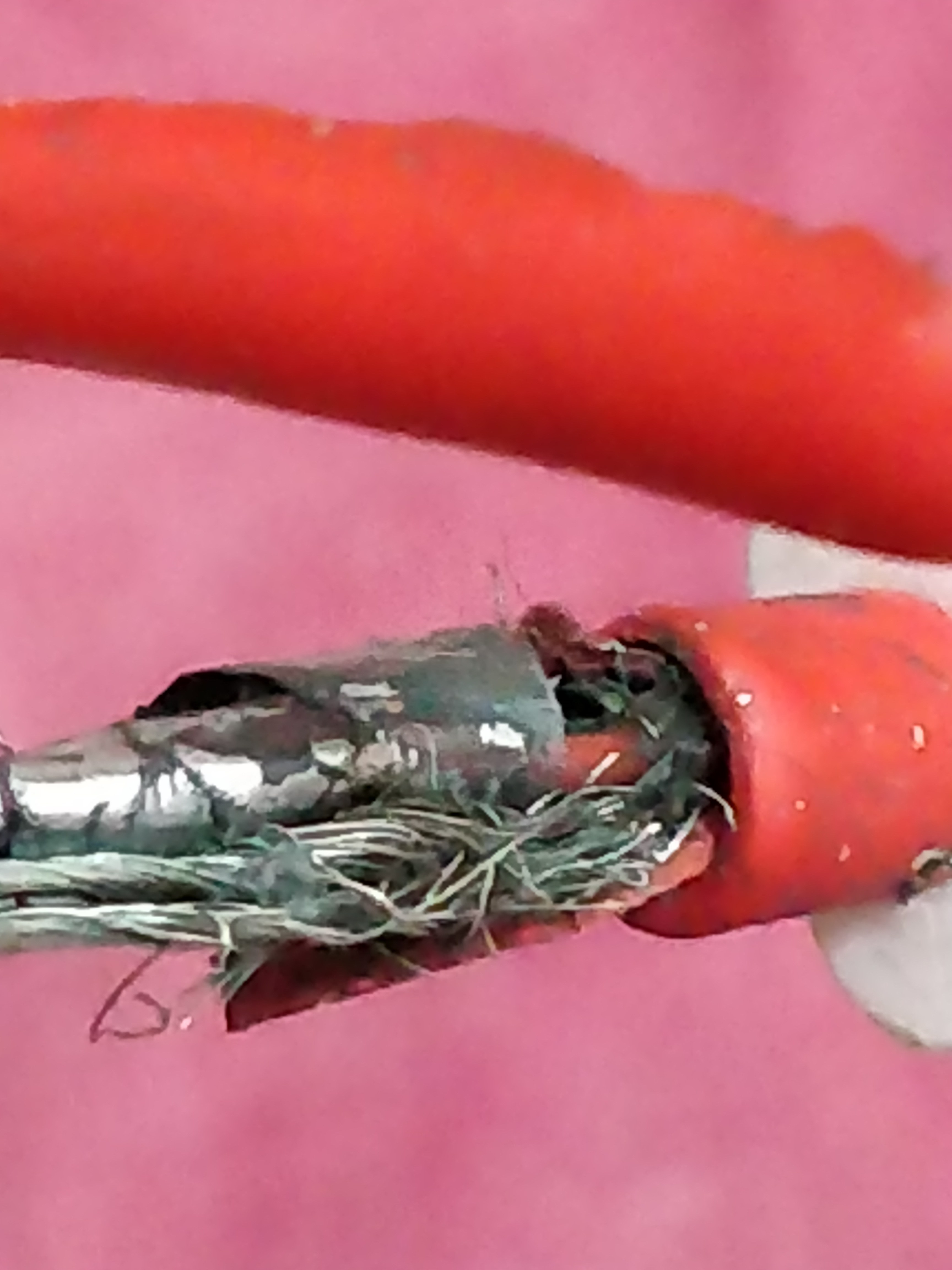 数据线一晃动就充不上电_晃动充电头有响声能继续使用吗_充电线左右晃动