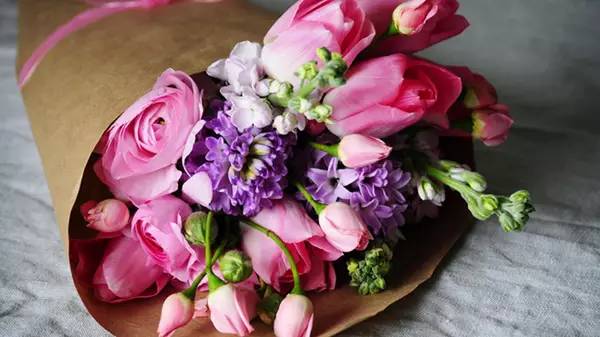 外国小哥用手机钓鱼游戏-外国小哥痴迷手机钓鱼游戏,竟能学到真实钓鱼知识(图2) 外国小哥用手机钓鱼游戏_国外钓鱼高手_一款外国的钓鱼游戏