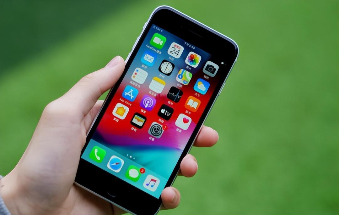 玩游戏时手机老是自己动-手机玩游戏时总自己乱动,到底该怎么办?快来帮我出出主意(图1) 玩游戏时手机老是自己动_玩游戏手机乱跳怎么回事_玩游戏玩手机