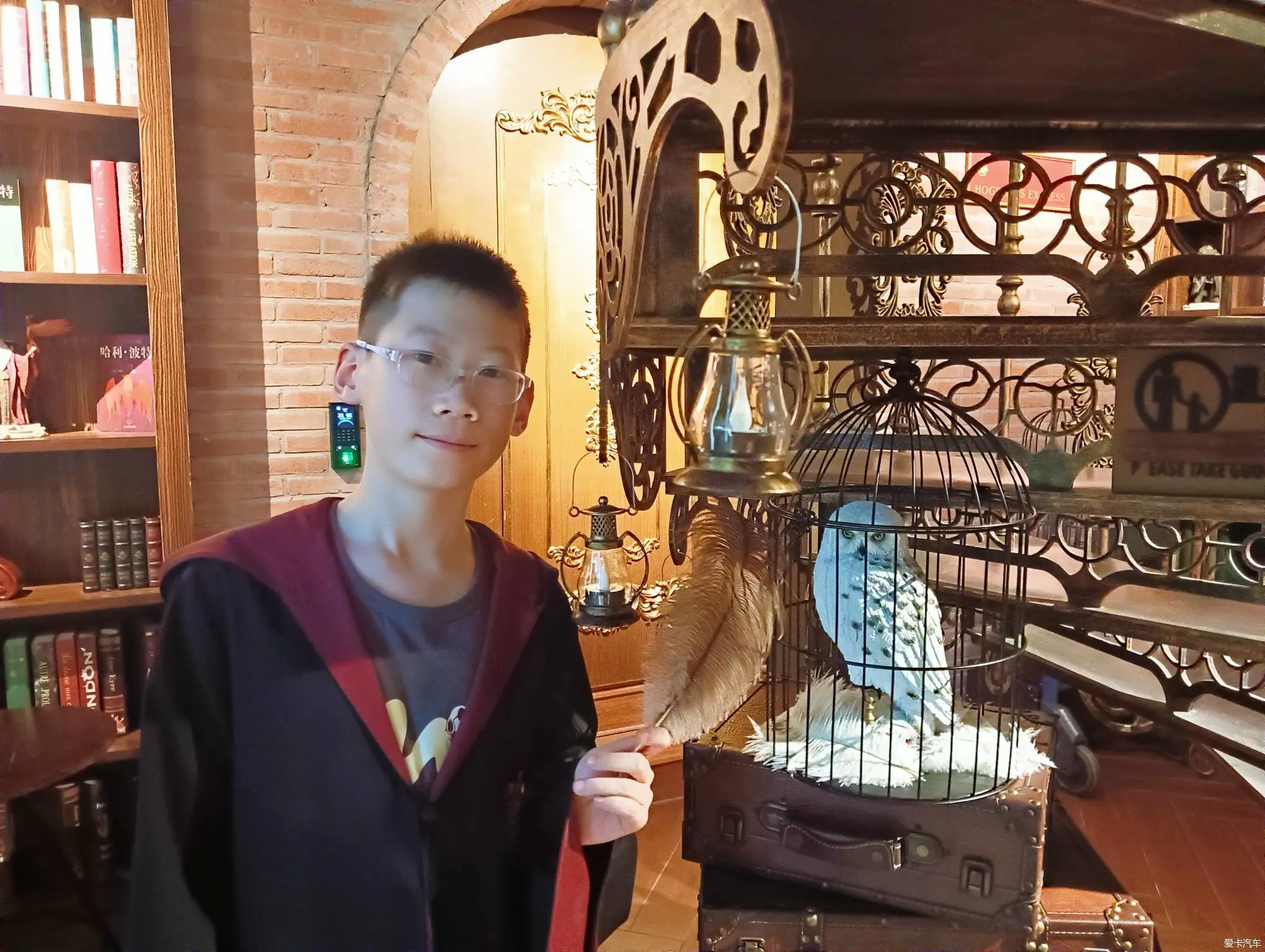 有外国玩家的手机游戏_外国小伙子测评游戏手机_小伙子外国测评手机游戏的视频