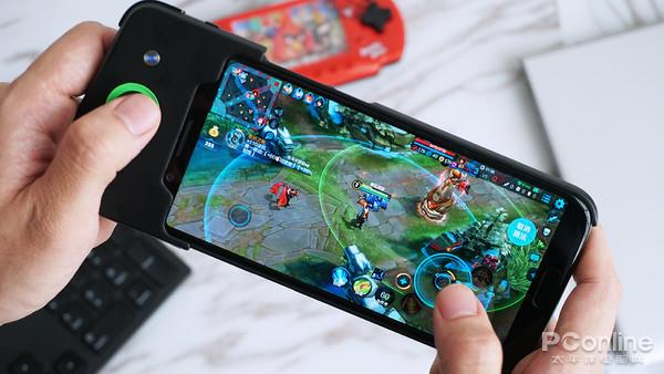 游戏手机开箱大全-让游戏迷疯狂的游戏手机:炫酷外观与顶级配置的完美结合(图3) 好玩的开箱手游_游戏手机开箱大全_手机版开箱游戏