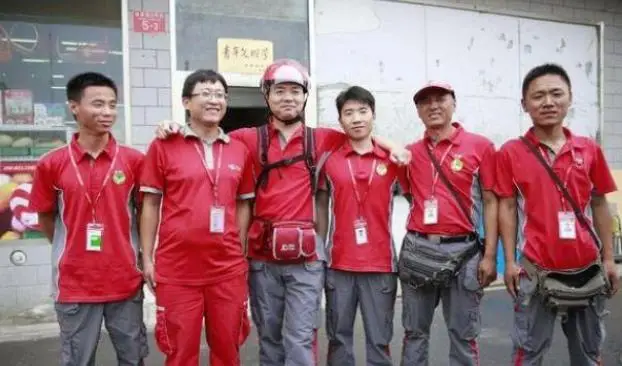 在我们村,牛爷爷的简单纯粹生活,是孩子们心中最温暖的存在(图1) 爷爷生日祝福语简短独特_牛爷爷_爷爷牛乖乖跳支舞