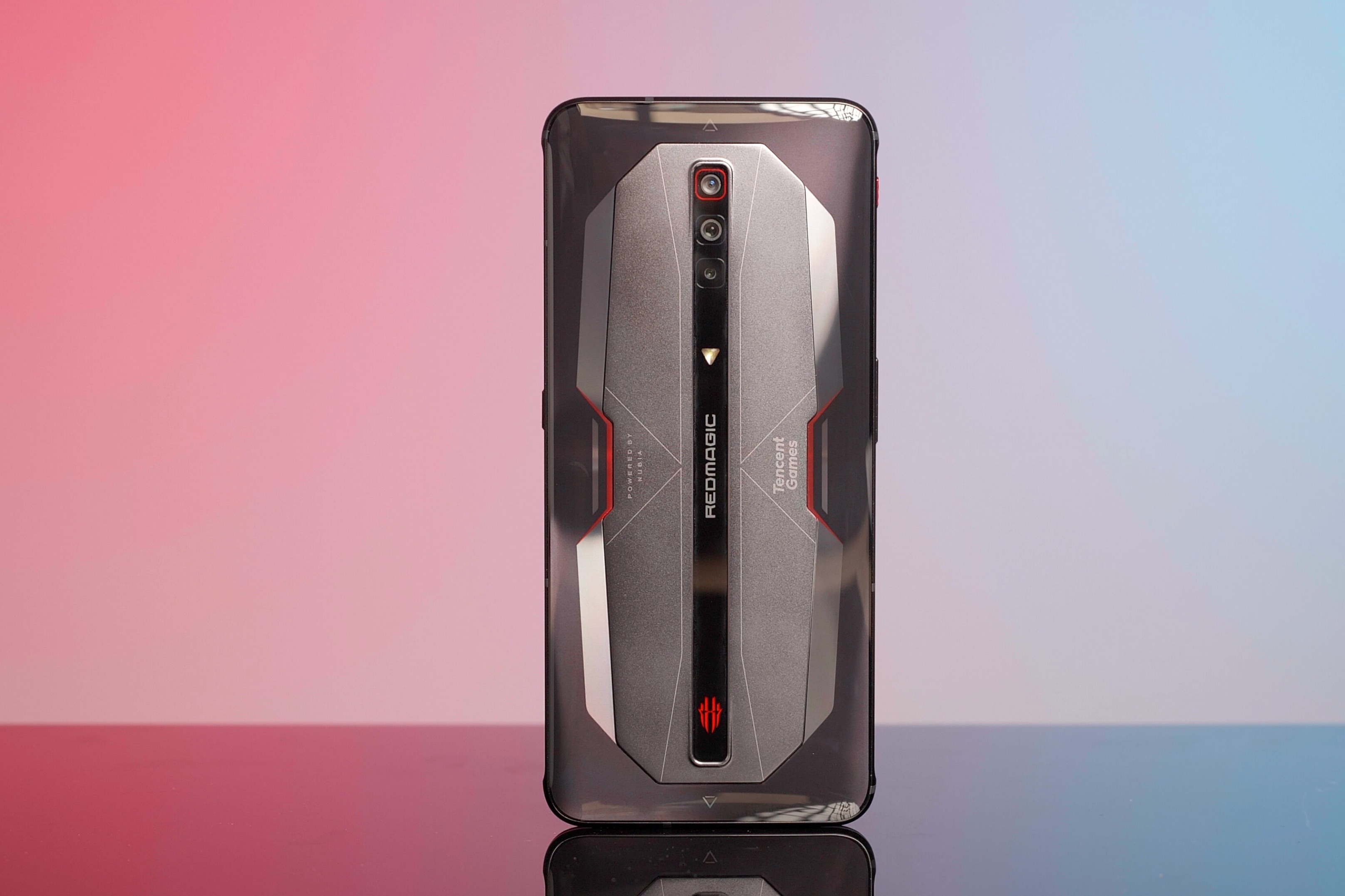 游戏手机120帧手机推荐-120 帧游戏手机:让你在游戏中爽到飞起的顶级享受(图1) 120fps手机游戏_游戏手机120帧手机推荐_手机游戏120帧软件