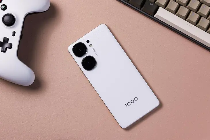 游戏手机120帧手机推荐-120 帧游戏手机:让你在游戏中爽到飞起的顶级享受(图2) 游戏手机120帧手机推荐_120fps手机游戏_手机游戏120帧软件