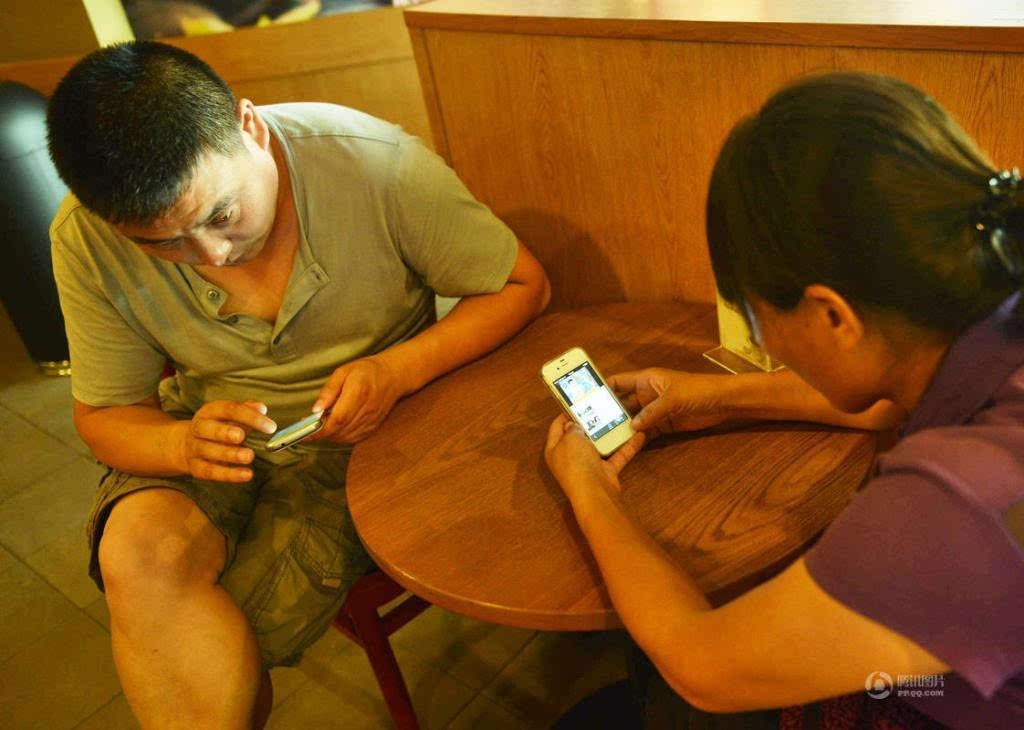 偷用爷爷手机玩游戏怎么办-我偷玩爷爷手机游戏的经历,惊险又刺激(图3) 我爷爷玩手机_偷用爷爷手机玩游戏怎么办_爷爷玩手机图片