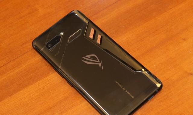 游戏手机的品牌-黑鲨、红魔、ROGPhone,那些年让老玩家热血沸腾的游戏手机品牌(图3) 品牌手机游戏排行榜_品牌手机游戏推荐_游戏手机的品牌