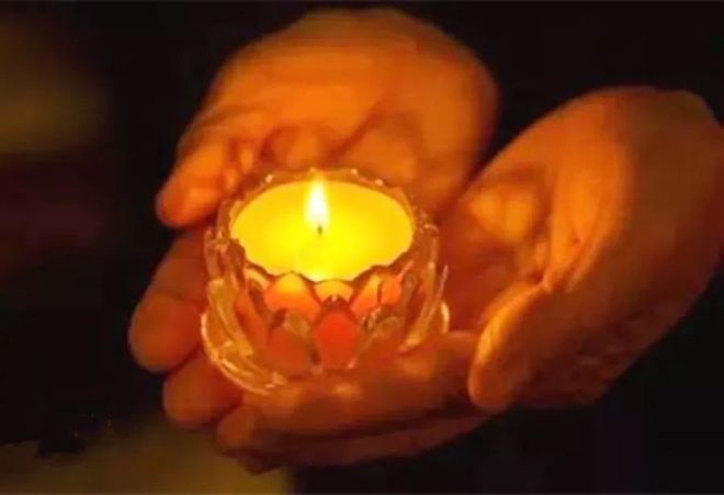 白烛:点亮记忆的光芒,温暖心灵的寄托(图1) 烛白色_烛白鸩_白烛