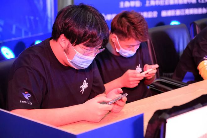 游戏手柄手机王者-游戏手柄:让你从电子竞技菜鸟变身高手的神器(图3) 手柄王者手机游戏怎么用_手柄王者手机游戏怎么玩_游戏手柄手机王者