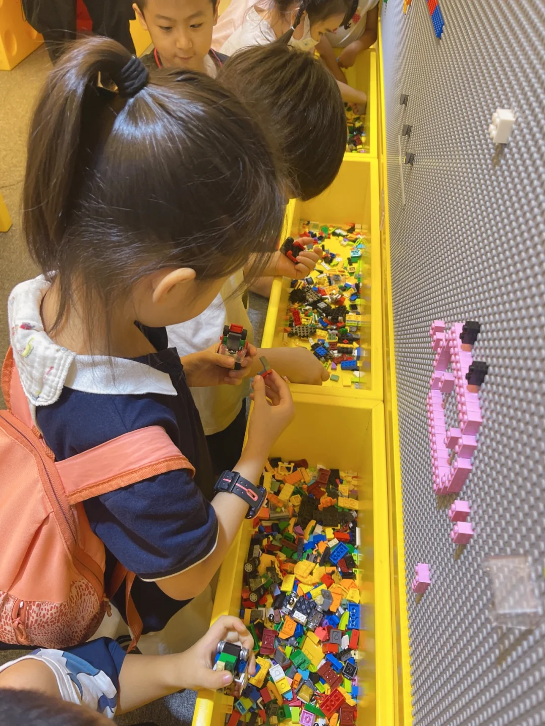 孩子玩手机怎么办的短视频_小孩子自己玩手机游戏视频_孩子打游戏视频