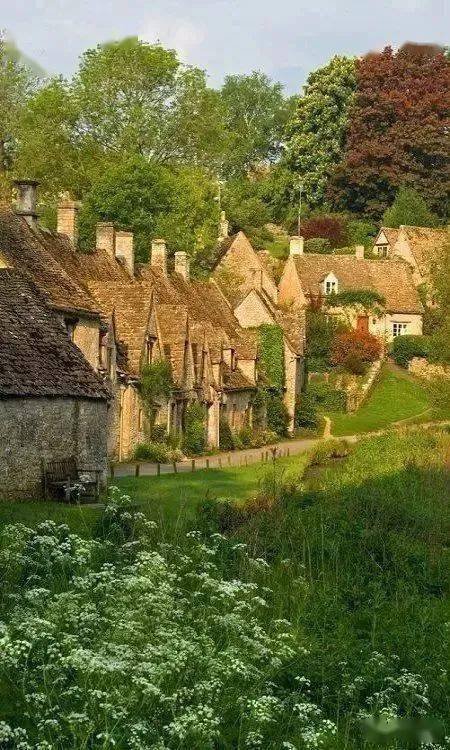 天台手机游戏-天台上的游戏时光:掌控虚拟与现实的双重世界(图3) 天台游戏西班牙电影_天台小游戏_天台手机游戏