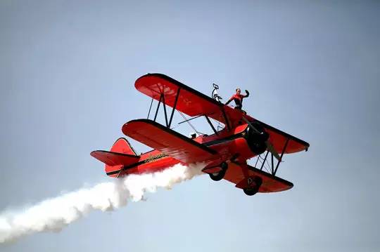 游戏离线跳伞手机版_跳伞游戏手机游戏离线_手机跳伞求生游戏