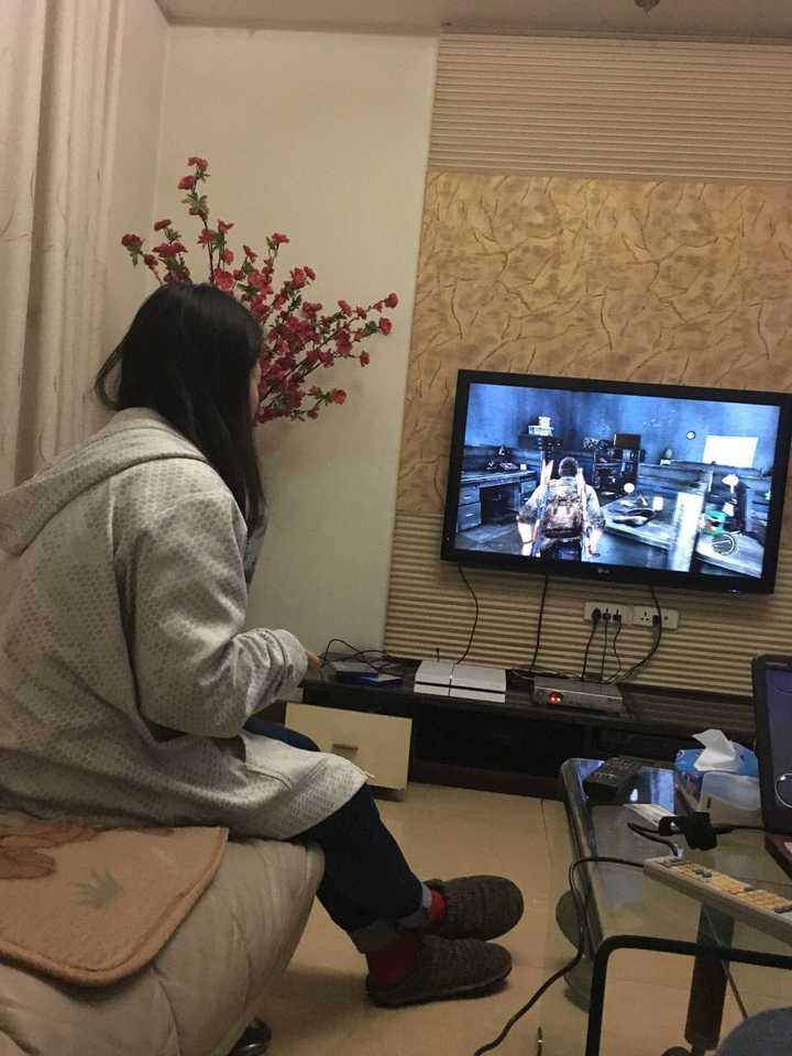 你玩手机游戏_认真玩手机游戏英语_玩手机游戏认真