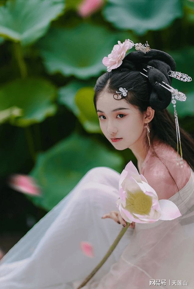 包出女王是什么_包出女王金色暗影_出包王女darkness