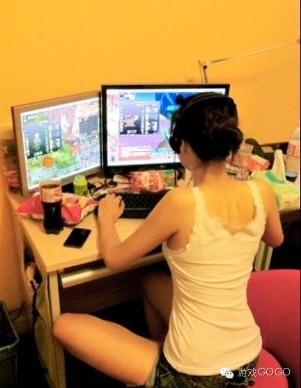 女孩子玩手机都玩什么_女孩子玩手机游戏_学生玩手机打游戏好吗女生