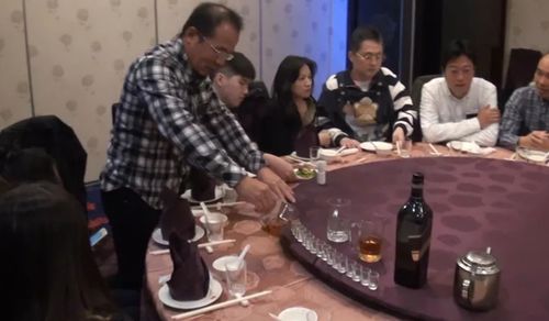 饭局上的游戏,体验社交与智慧的碰撞(图3) 饭局上的游戏,体验社交与智慧的碰撞(图3)