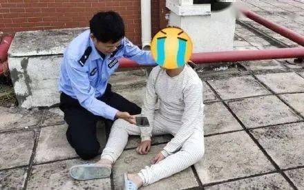 跳楼玩游戏,青少年跳楼事件警示家长重视孩子心理健康”(图2) 跳楼玩游戏,青少年跳楼事件警示家长重视孩子心理健康”(图2)