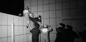 跳楼玩游戏,青少年跳楼事件警示家长重视孩子心理健康”(图3) 跳楼玩游戏,青少年跳楼事件警示家长重视孩子心理健康”(图3)