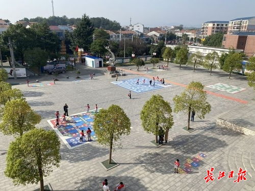 广场上的游戏,欢乐无限”(图1) 广场上的游戏,欢乐无限”(图1)
