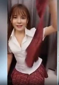 主播玩游戏输一次脱完,脱衣谢罪引网友热议(图1) 主播玩游戏输一次脱完,脱衣谢罪引网友热议(图1)