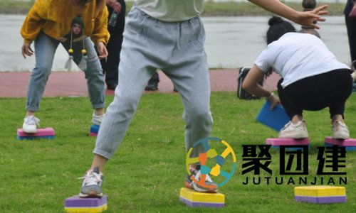 团建接球游戏,团队协作瞬间升温”(图2) 团建接球游戏,团队协作瞬间升温”(图2)