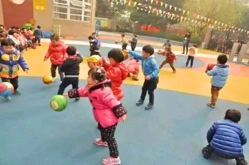 小手抛球游戏,趣味无限的运动游戏体验(图3) 小手抛球游戏,趣味无限的运动游戏体验(图3)