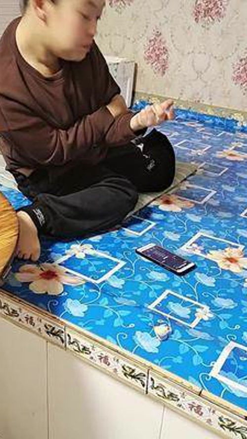 家中做游戏,创意游戏打造温馨亲子互动(图1) 家中做游戏,创意游戏打造温馨亲子互动(图1)