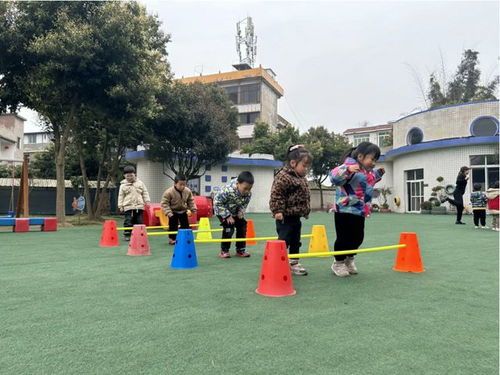 新小班户外游戏,共筑快乐时光(图2)