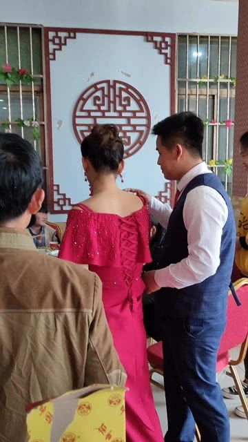 新郎新娘敬酒游戏,新郎新娘敬酒游戏欢乐多(图1)