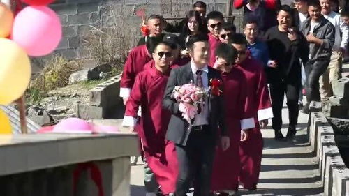 新娘拦门游戏,新娘拦门游戏的欢乐时光(图3)