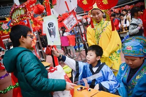 校园庙会游戏,校园庙会欢乐游戏盛宴(图3) 校园庙会游戏,校园庙会欢乐游戏盛宴(图3)